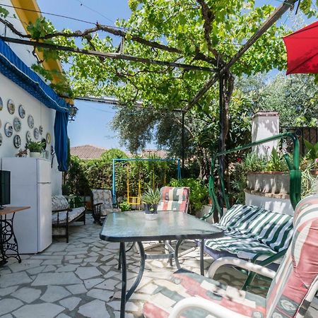 3 Bedroom Beautiful Home In Fuente Tojar Kültér fotó