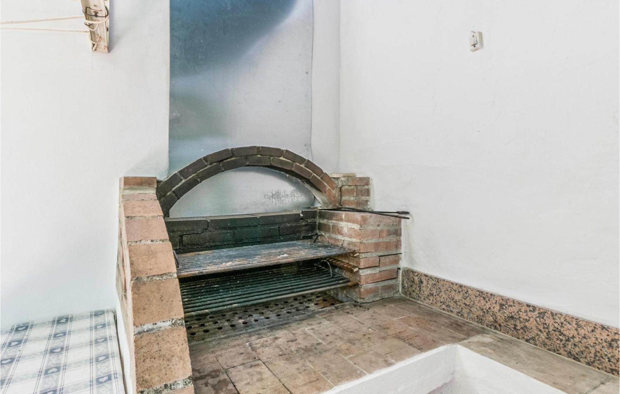 3 Bedroom Beautiful Home In Fuente Tojar Kültér fotó